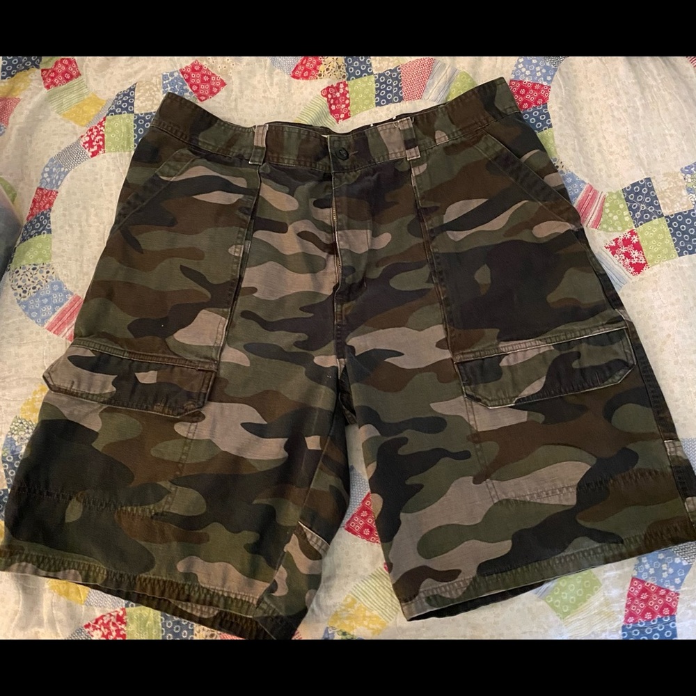 Urban pipeline camo cargo shorts